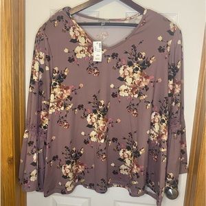 COPY - NWT Avenue Women’s boho top with bell sleeves. Size 30/32